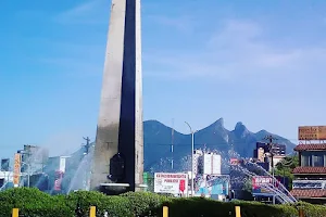 Monumento El Obelisco image