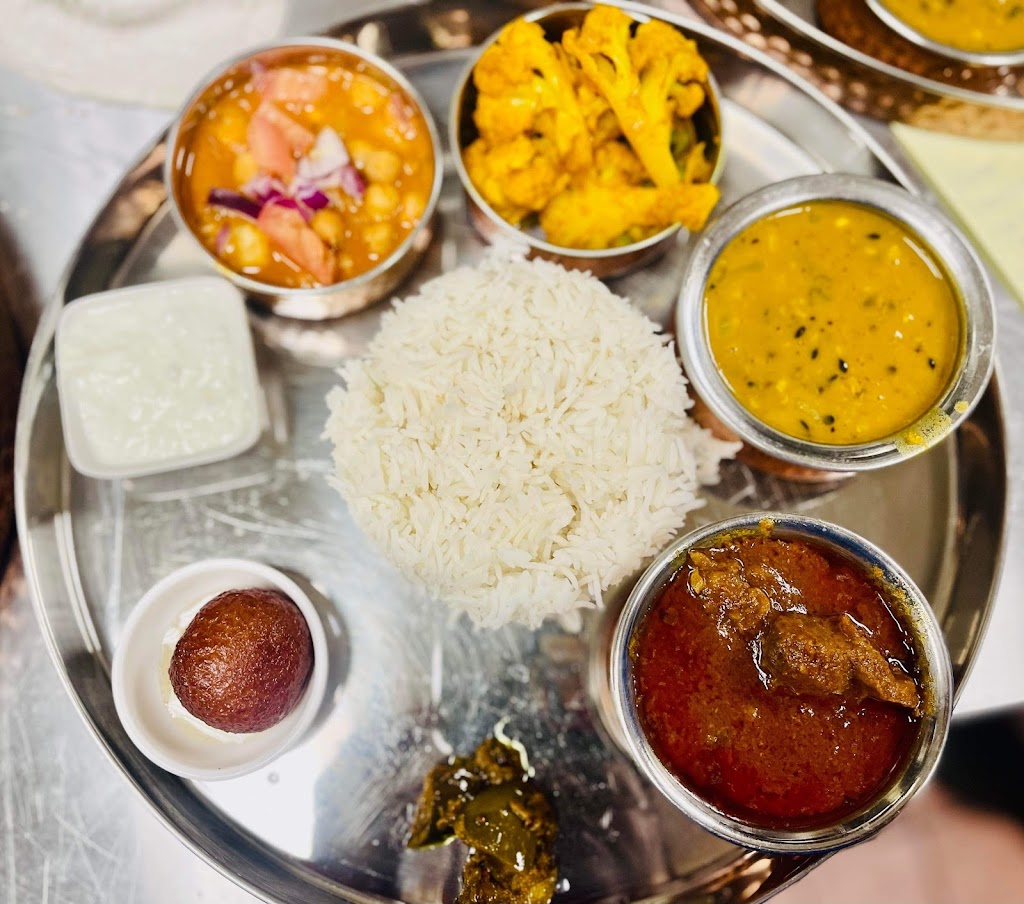 Raja Restaurant: Biryani & Curries House 05672