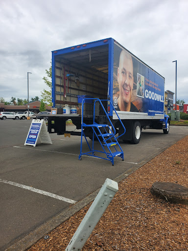 Grocery Store «Safeway», reviews and photos, 1051 SW 1st Ave, Canby, OR 97013, USA