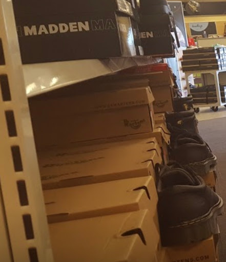 Shoe Store «Shoe Carnival», reviews and photos, 907 Great East Plaza, Niles, OH 44446, USA