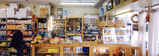Butcher Shop «El Mercado - Market - Butcher - Empanadas», reviews and photos, 3767 N Southport Ave, Chicago, IL 60613, USA