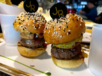 Hamburger du Restaurant gastronomique L'Atelier de Joël Robuchon à Paris - n°10