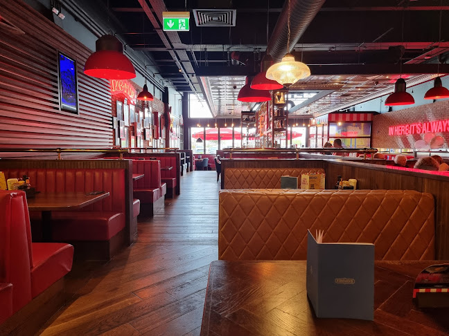 Comments and reviews of TGI Fridays - Liverpool Speke