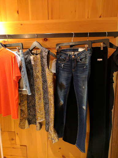 Department Store «Barneys New York, Chicago», reviews and photos, 15 E Oak St, Chicago, IL 60611, USA