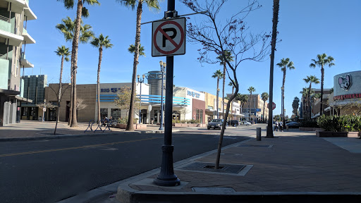 Sporting Goods Store «Big 5 Sporting Goods - Long Beach (4Th Street)», reviews and photos, 205 E 4th St B-115, Long Beach, CA 90802, USA