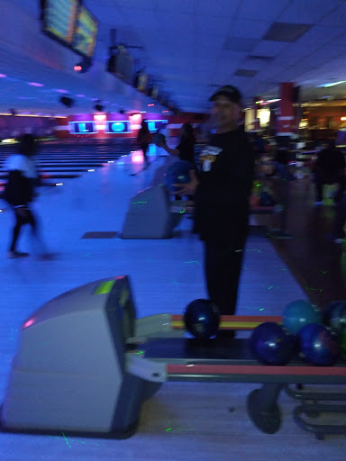 Bowling Alley «Brunswick Zone Playmor Bowl», reviews and photos, 5840 Buttermilk Hollow Rd, Pittsburgh, PA 15207, USA