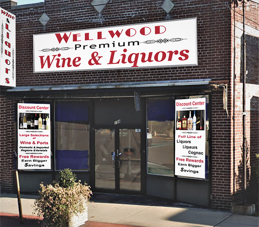 Liquor Store «Village Wine & Liquor Inc», reviews and photos, 161 N Wellwood Ave, Lindenhurst, NY 11757, USA