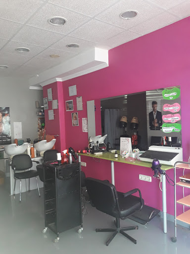 Peluquería y Estética the laura's en San Luis de Sabinillas, Málaga