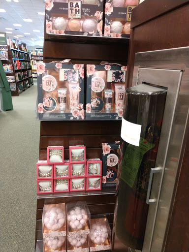 Book Store «Barnes & Noble», reviews and photos, 9605 Village Pl Blvd, Brighton, MI 48116, USA