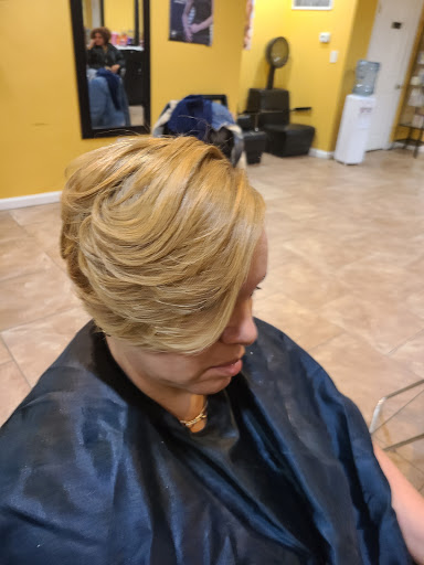 Beauty Salon «Eliza Dominican Beauty Salon», reviews and photos, 1341 Chester Pike, Sharon Hill, PA 19079, USA