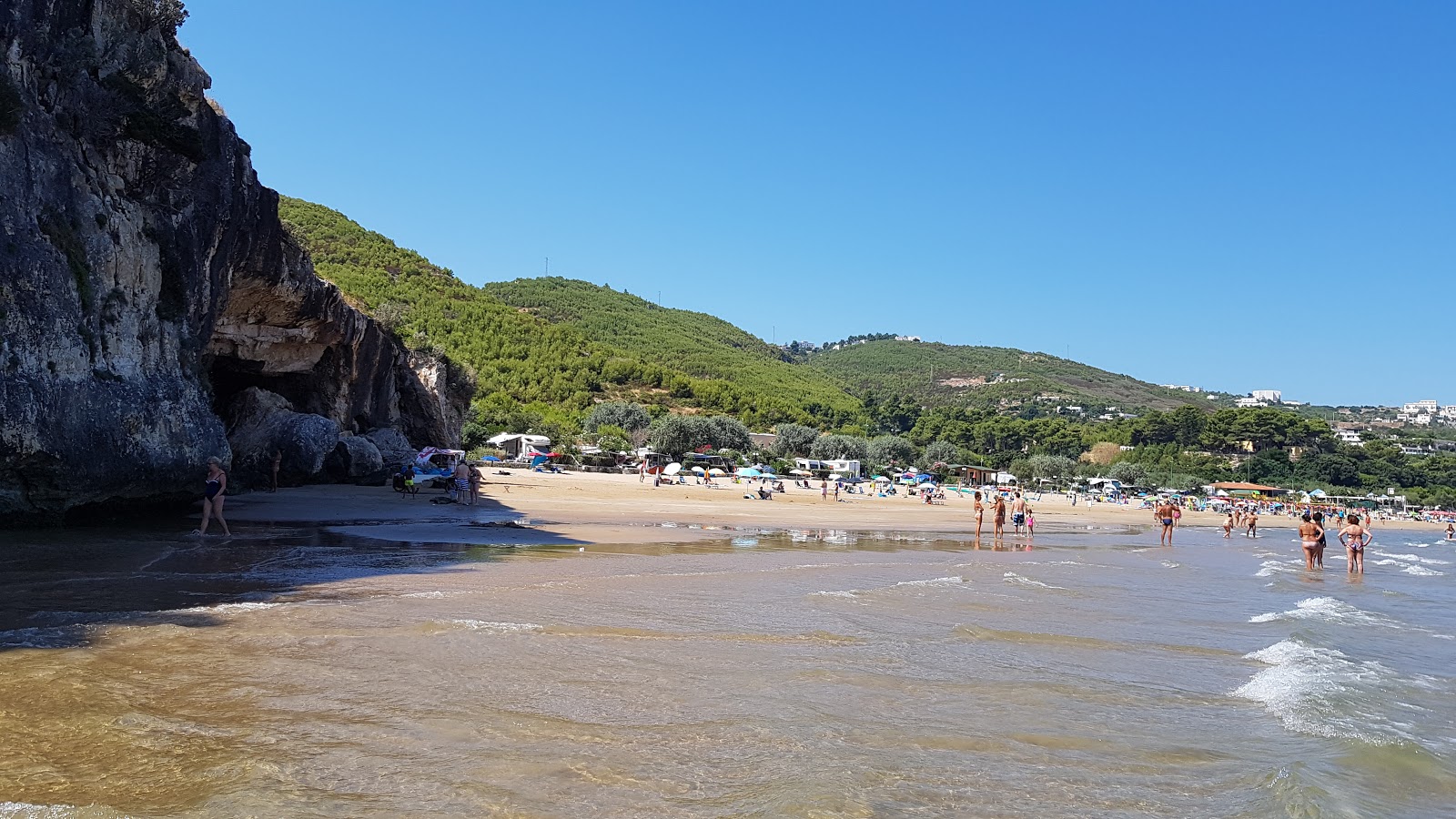 Spiaggia di San Nicola'in fotoğrafı geniş ile birlikte