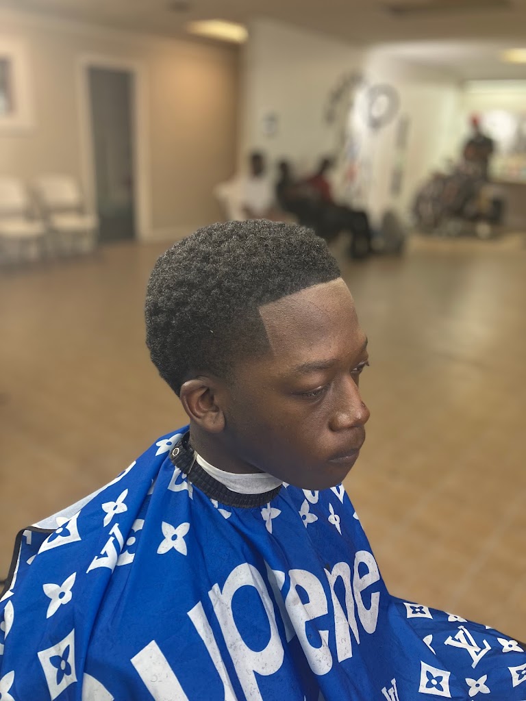 Hollywoodcutz Barber & Beauty Lounge 23805