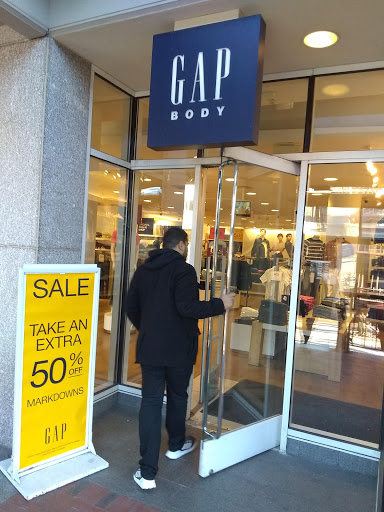 Clothing Store «Gap», reviews and photos, 200 State St, Boston, MA 02109, USA