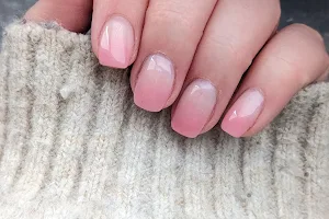 Clean Nails image