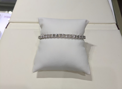 Jewelry Store «Helzberg Diamonds», reviews and photos, 1598 Willowbrook Dr, Houston, TX 77070, USA