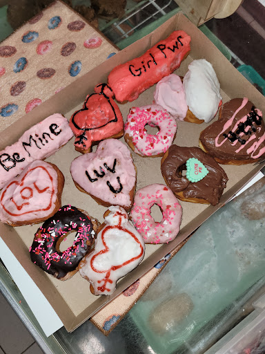 Dessert Shop «Honey Creme Donut Shop», reviews and photos, 514 Vincennes St, New Albany, IN 47150, USA