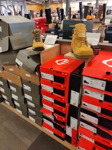 Shoe Store «DSW Designer Shoe Warehouse», reviews and photos, 2485 Richmond Ave, Staten Island, NY 10314, USA