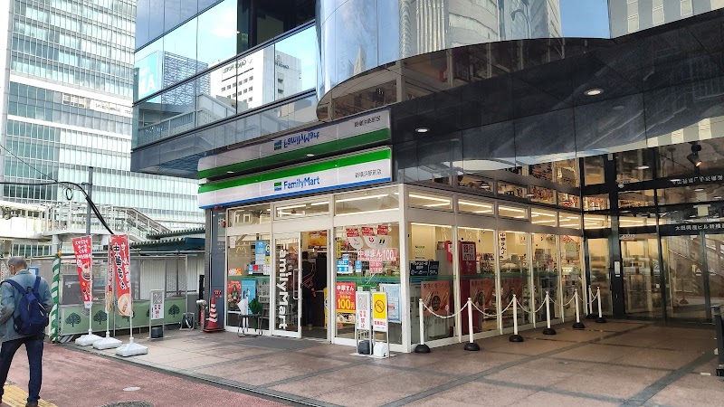 ファミリーマート 新横浜駅前店