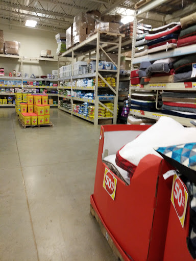 Pet Supply Store «PetSmart», reviews and photos, 20530 E 13 Mile Rd, Roseville, MI 48066, USA