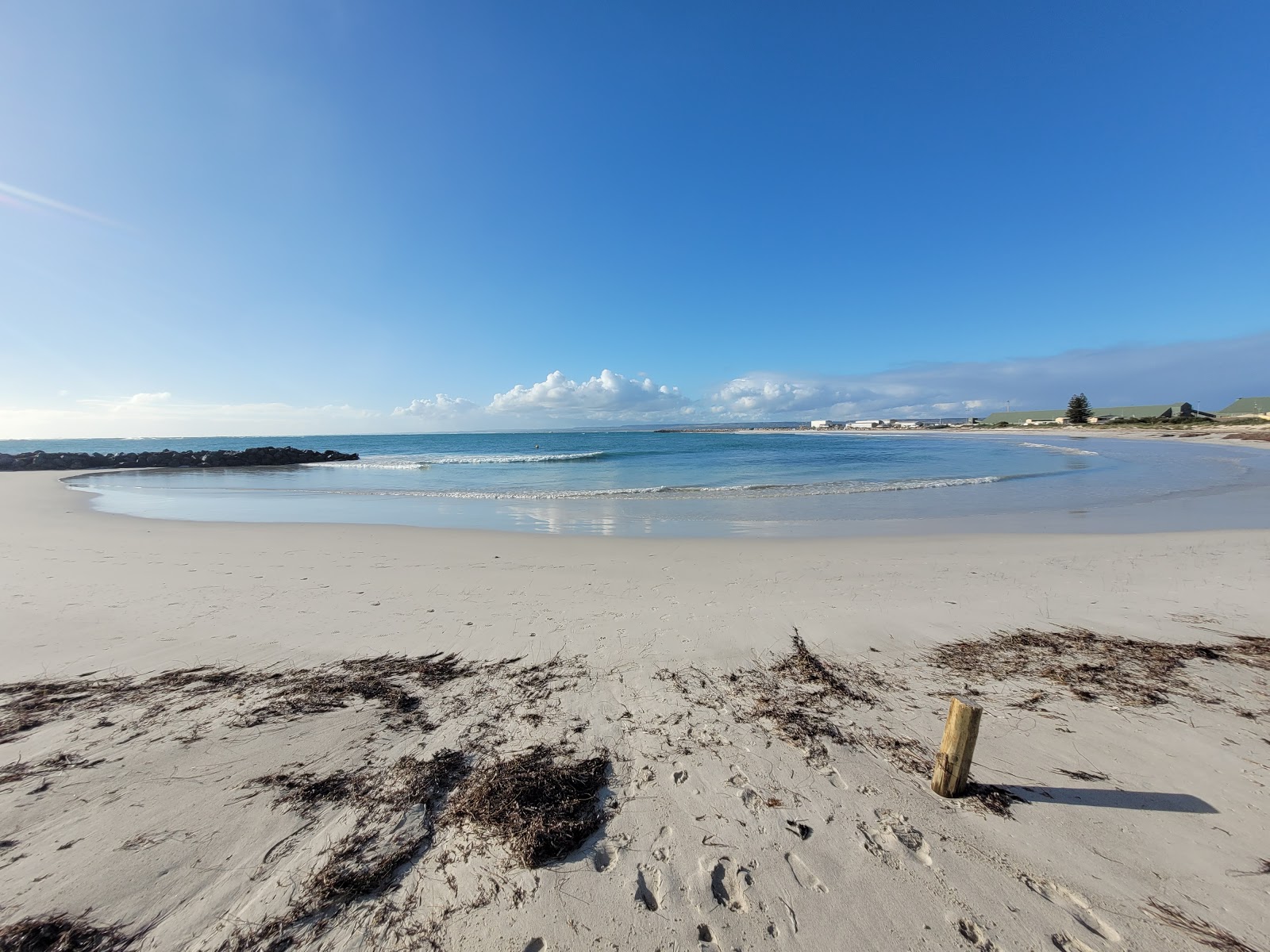 Fotografija Pages Beach z svetel fin pesek površino