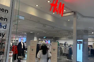 H&M image