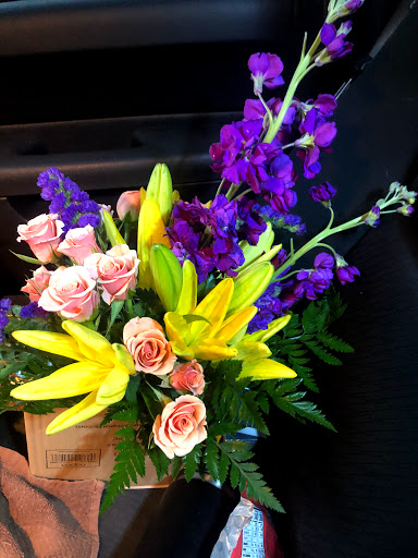 Florist «Four Seasons Florist», reviews and photos, 2141 Wilma Rudolph Blvd D, Clarksville, TN 37040, USA