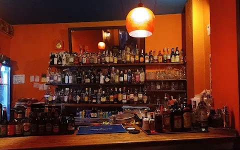 El Albergue. Cóctel bar. image