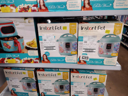 Department Store «Walmart Supercenter», reviews and photos, 3285 Henry St, Muskegon, MI 49441, USA