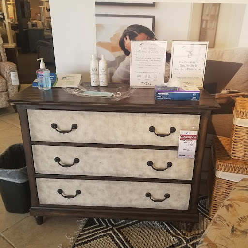 Furniture Store «La-Z-Boy», reviews and photos, 2647 N Elston Ave, Chicago, IL 60647, USA