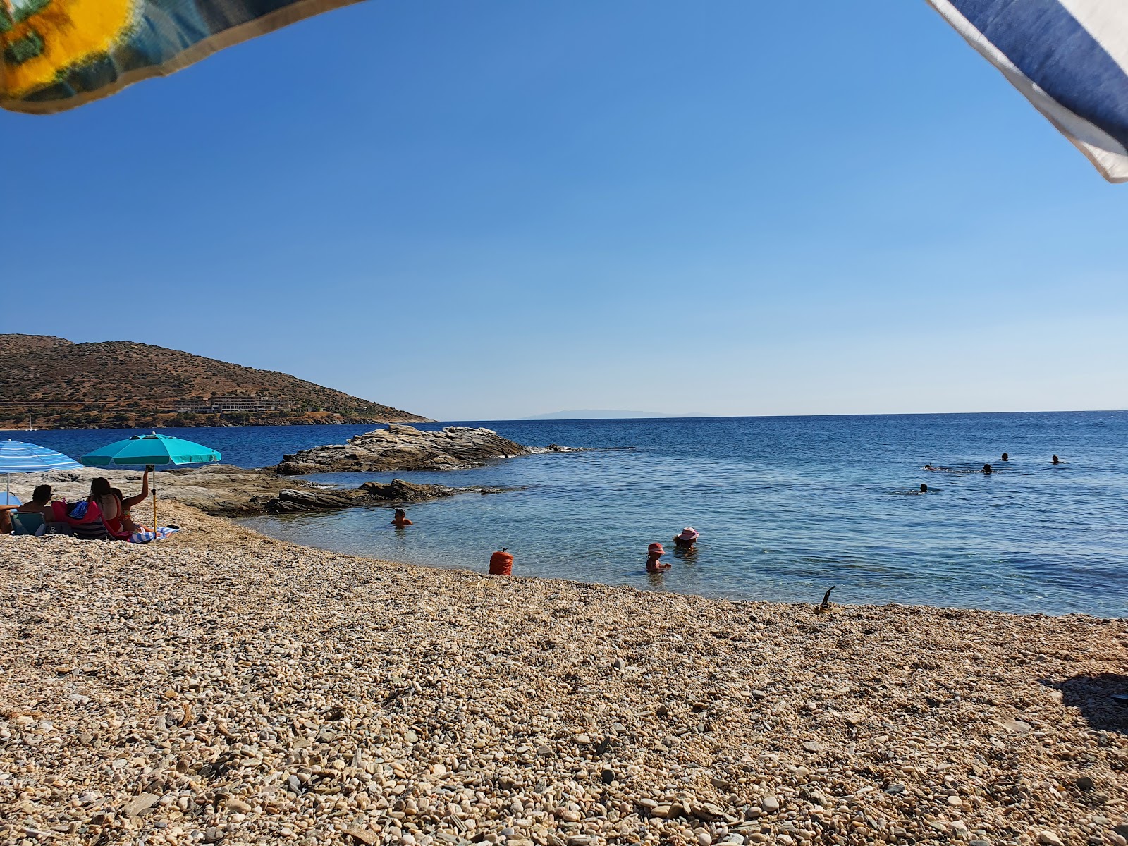 Fotografie cu Bouros beach amplasat într-o zonă naturală