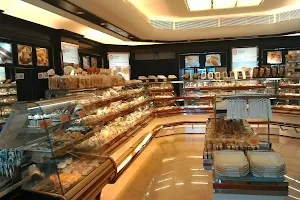 Holland Bakery Buaran image