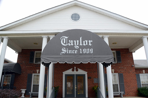 Funeral Home «Taylor Funeral Home Inc», reviews and photos, 214 N Main St, Dickson, TN 37055, USA