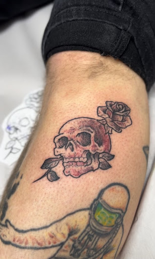 Explore child birth date tattoo ideas for guys, creative tattoo ideas in Bogota, available at Lolas Tattoo Shop