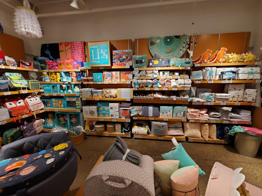 Furniture Store «Crate and Barrel Outlet», reviews and photos, 1700 Prince St, Alexandria, VA 22314, USA