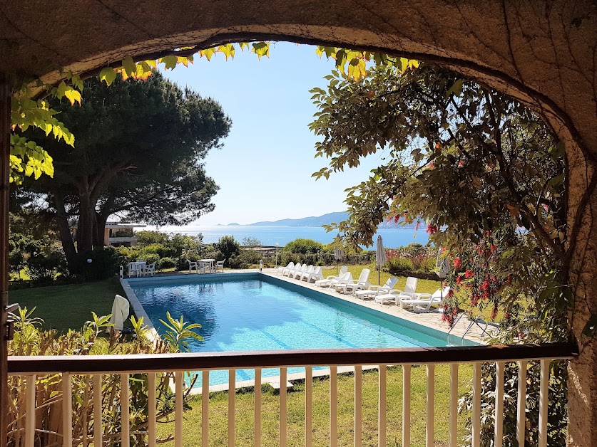 Les Amandiers: location chalet bois gîte appartements avec piscine vue mer calme Ajaccio Porticcio à Pietrosella (Haute-Corse 20)