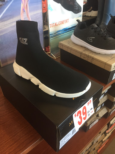 Shoe Store «Shoe City Newport Surf», reviews and photos, 1941 Newport Blvd, Costa Mesa, CA 92627, USA