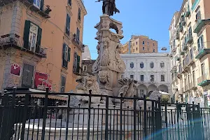 Fontana di Carlo II image