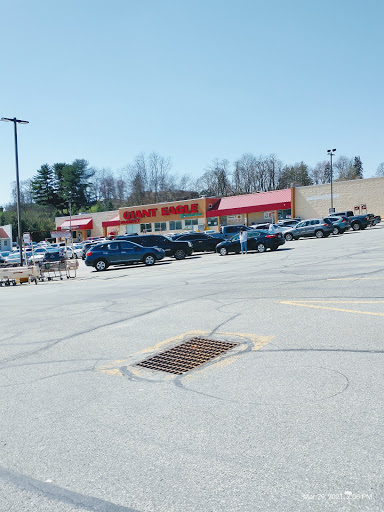 Supermarket «Giant Eagle Supermarket», reviews and photos, 1300 Country Club Rd, Monongahela, PA 15063, USA