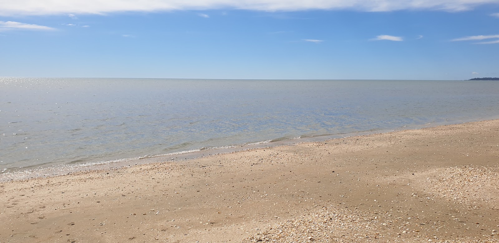 Foto av Brennan Beach med turkos rent vatten yta