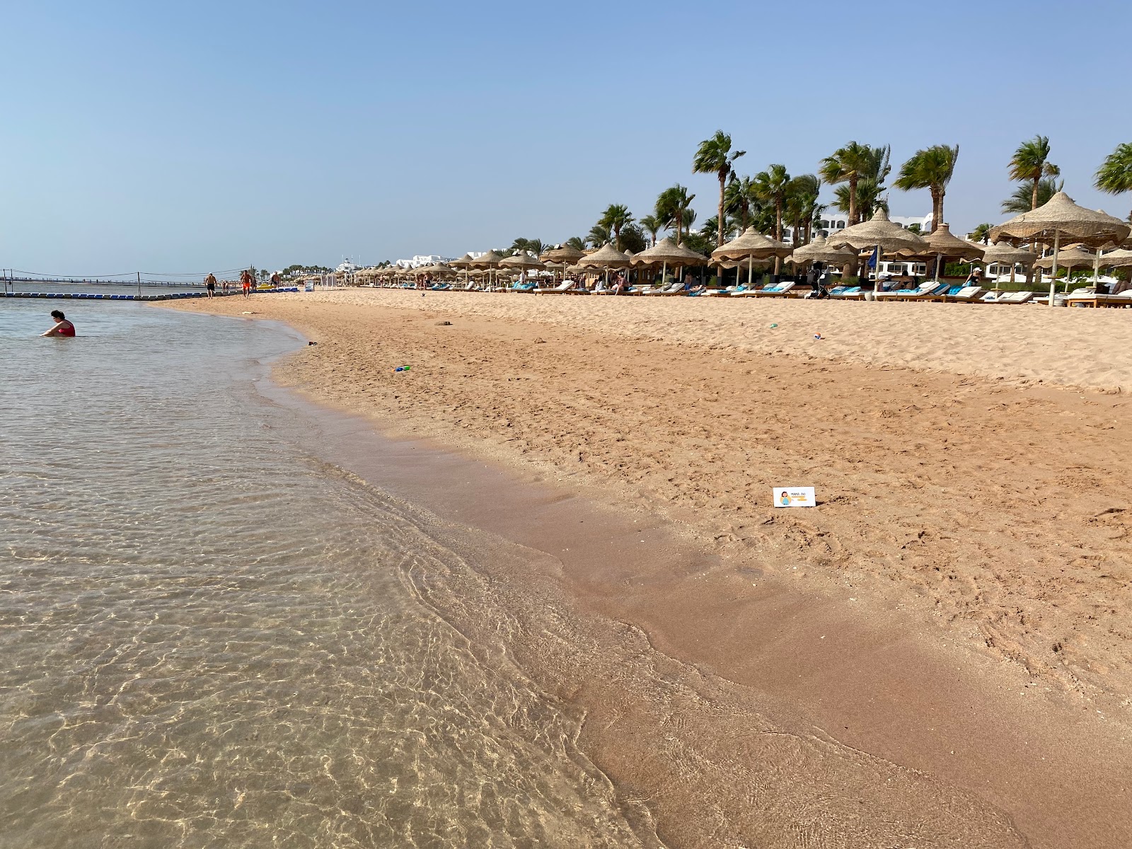 Foto von Sunny Beach mit lange, gerade küste