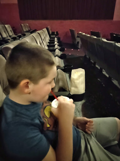 Movie Theater «Kuhn Cinema», reviews and photos, 668 S Main St, Lebanon, OR 97355, USA