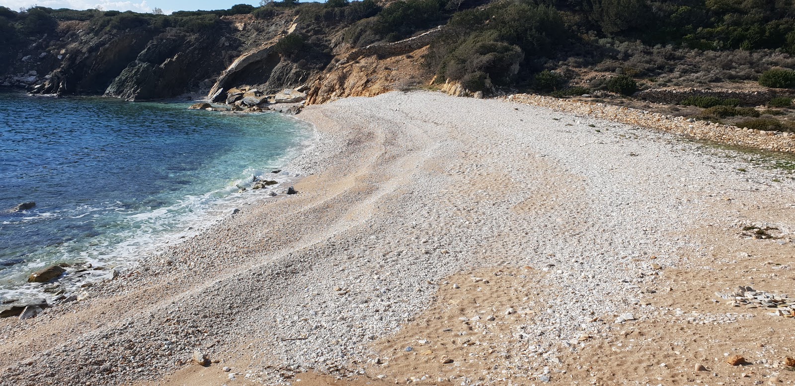 Foto van Anonimus beach met lichte kiezelsteen oppervlakte