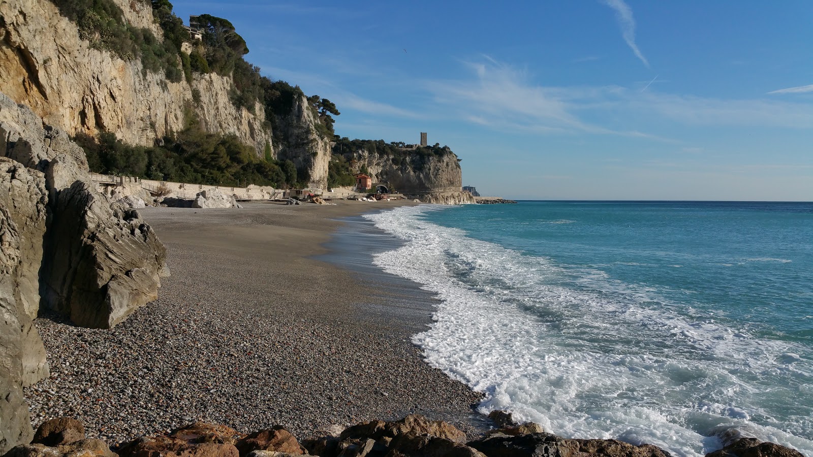 Foto de Spiaggia libera del Castelletto - lugar popular entre os apreciadores de relaxamento