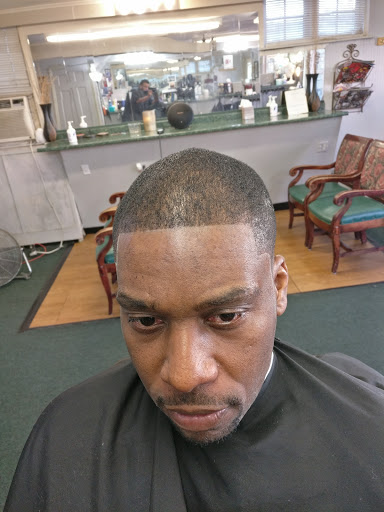 Barber Shop «The Five Star Barbershop», reviews and photos, 207 Long Ln, Upper Darby, PA 19082, USA