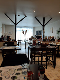 Atmosphère du Restaurant français restaurant bar Esprit à L'Isle-Jourdain - n°2
