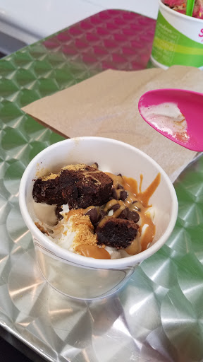 Frozen Yogurt Shop «Sweet Frog Stonebridge», reviews and photos, 125 Stonebridge Plaza Avenue, Richmond, VA 23225, USA