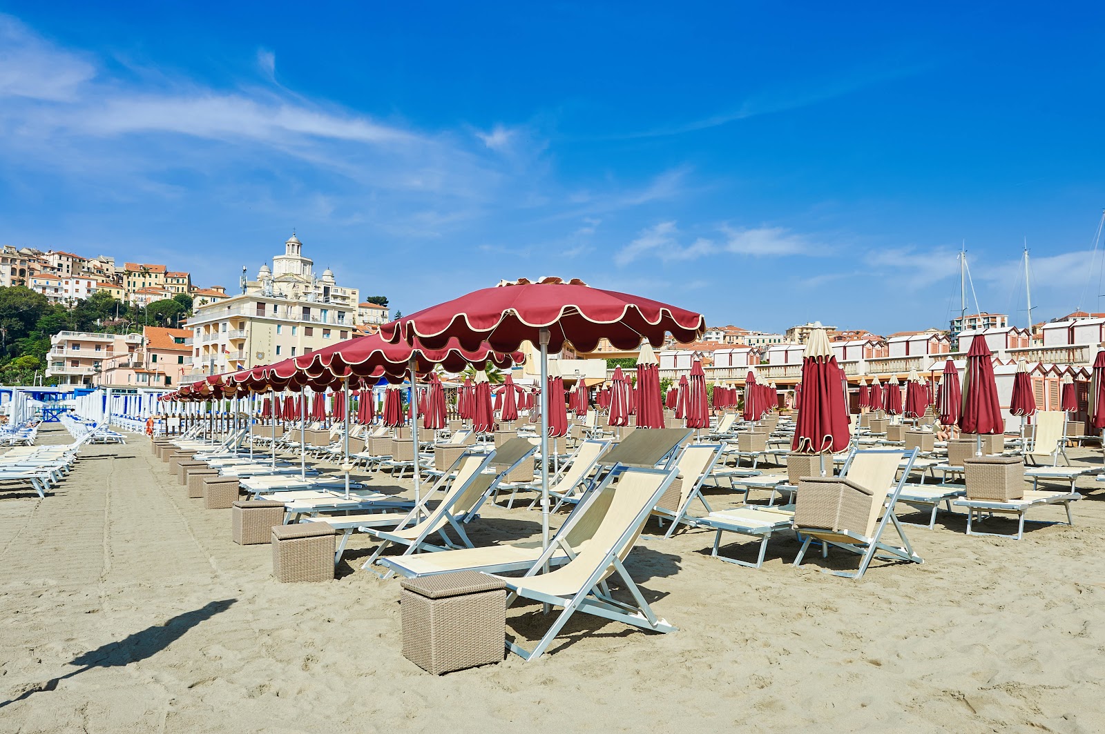 Fotografie cu Spiaggia Conca d'Oro sprijinit de stânci