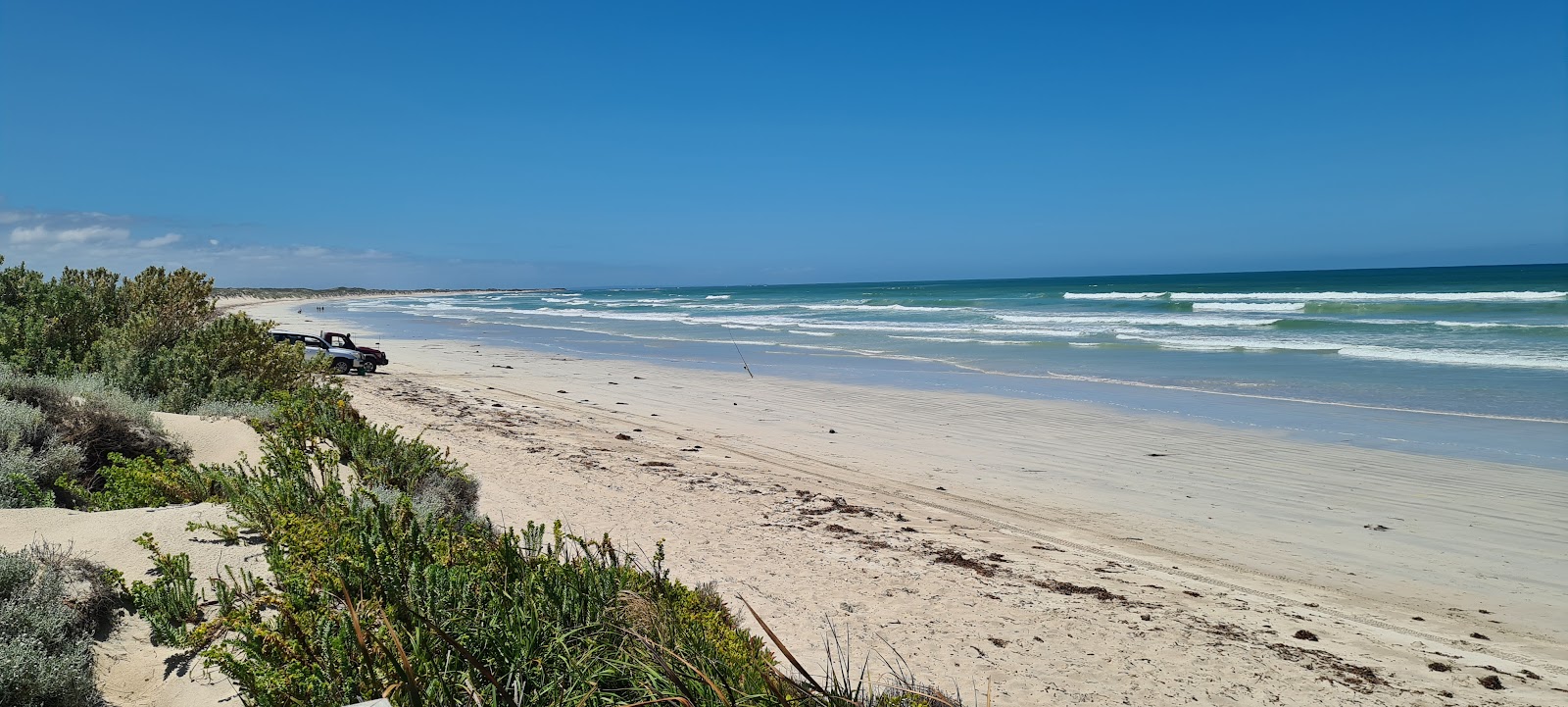 Fotografija Brown Beach z svetel pesek površino