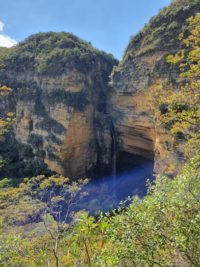 Cascada, Cueva el Hayal
