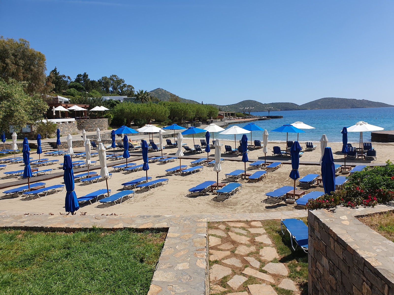 Elounda Bay'in fotoğrafı küçük koy ile birlikte